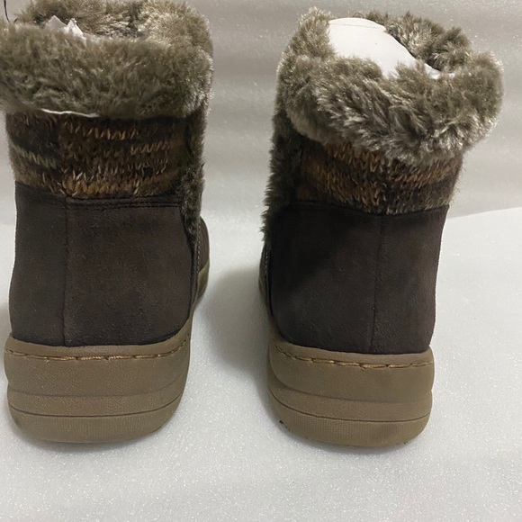 BNWT Suede Winter Boots - Picture 5 of 6